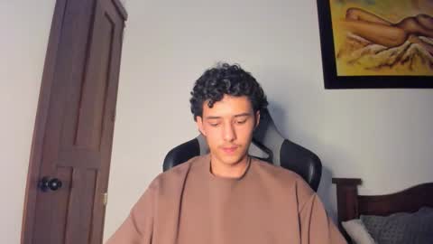 santi_twink19 online show from 10/21/25, 11:27