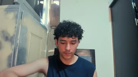 santi_twink19 online show from 11/10/25, 07:57