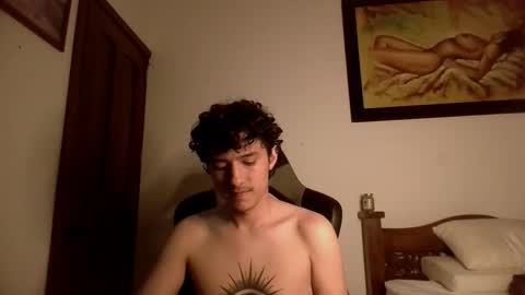 Snapshot of santi_twink19 chatting on 12/19/25, 05:14 santi_twink19 online show from 12/19/25, 05:14
