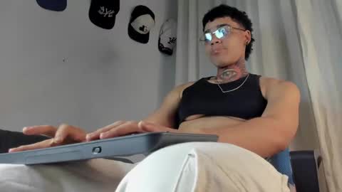 Snapshot of santi_xximo chatting on 09/24/25, 08:34 Santiago online show from 09/24/25, 08:34