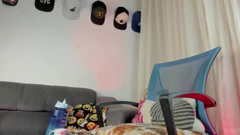 Snapshot of santi_xximo chatting on 10/12/25, 12:09 Santiago online show from 10/12/25, 12:09