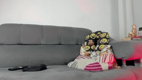 Snapshot of santi_xximo chatting on 10/18/25, 12:13 Santiago online show from 10/18/25, 12:13