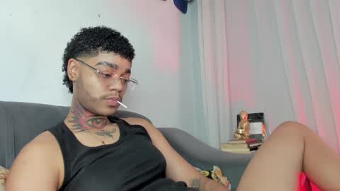 Snapshot of santi_xximo chatting on 10/23/25, 12:21 Santiago online show from 10/23/25, 12:21