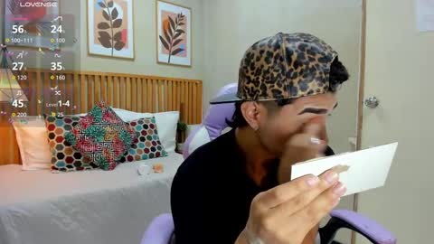 santiago_johnson_ online show from 09/12/25, 01:33