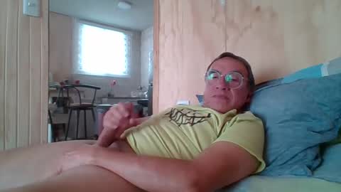 Snapshot of santiago_n chatting on 06/15/26, 04:20 santiago_n online show from 06/15/26, 04:20