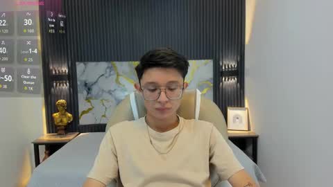 santiago_russo18 online show from 10/03/25, 12:02