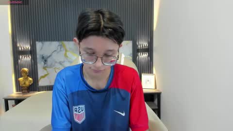 santiago_russo18 online show from 10/19/25, 01:01