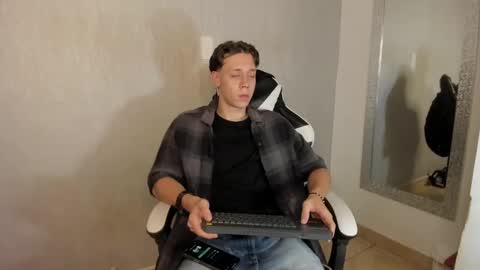 Snapshot of santiceballo chatting on 09/28/25, 06:57 Julius Novachrono  online show from 09/28/25, 06:57