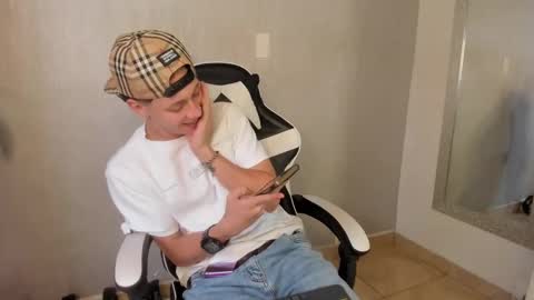 Snapshot of santiceballo chatting on 10/03/25, 07:33 Julius Novachrono  online show from 10/03/25, 07:33