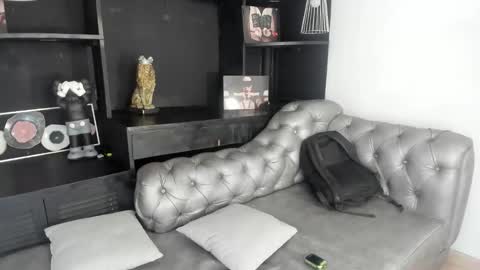 Snapshot of santiceballo chatting on 10/05/25, 07:23 Julius Novachrono  online show from 10/05/25, 07:23