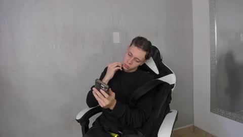 Snapshot of santiceballo chatting on 10/12/25, 08:08 Julius Novachrono  online show from 10/12/25, 08:08