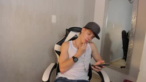 Snapshot of santiceballo chatting on 10/25/25, 08:03 Julius Novachrono  online show from 10/25/25, 08:03