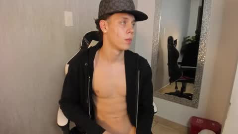 Snapshot of santiceballo chatting on 10/26/25, 08:09 Julius Novachrono  online show from 10/26/25, 08:09