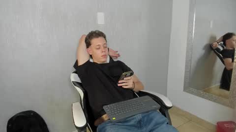 Snapshot of santiceballo chatting on 11/07/25, 07:58 Julius Novachrono online show from 11/07/25, 07:58