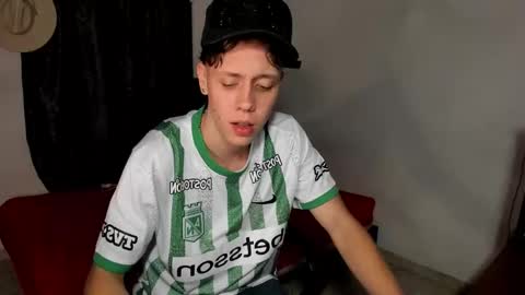 Snapshot of santiceballo chatting on 12/18/25, 07:47 Julius Novachrono online show from 12/18/25, 07:47