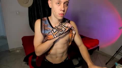 Snapshot of santiceballo chatting on 12/19/25, 01:23 Julius Novachrono online show from 12/19/25, 01:23