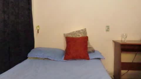 Snapshot of santiexxx chatting on 10/09/25, 02:42 santiexxx online show from 10/09/25, 02:42