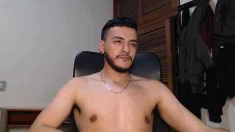 Snapshot of santiexxx chatting on 10/17/25, 05:21 santiexxx online show from 10/17/25, 05:21