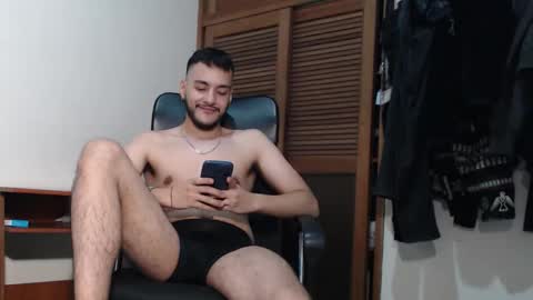 Snapshot of santiexxx chatting on 10/19/25, 03:07 santiexxx online show from 10/19/25, 03:07