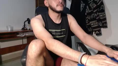 Snapshot of santiexxx chatting on 10/22/25, 04:57 santiexxx online show from 10/22/25, 04:57