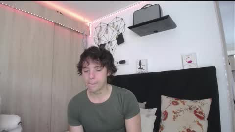 Snapshot of santii_rose chatting on 03/13/26, 01:40 Santii online show from 03/13/26, 01:40