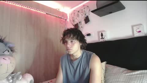 Snapshot of santii_rose chatting on 04/15/26, 12:12 Santii online show from 04/15/26, 12:12