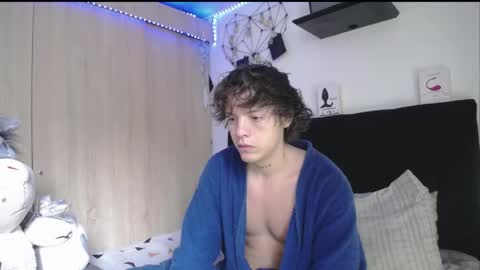 Snapshot of santii_rose chatting on 04/21/26, 02:01 Santii online show from 04/21/26, 02:01