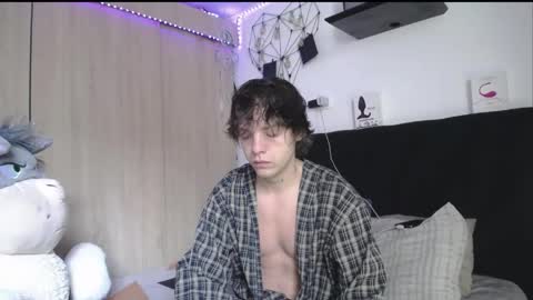 Snapshot of santii_rose chatting on 04/23/26, 01:46 Santii online show from 04/23/26, 01:46