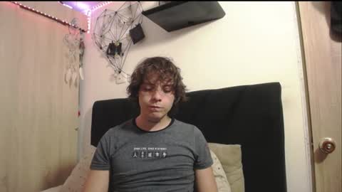 Snapshot of santii_rose chatting on 06/17/26, 03:42 Santii online show from 06/17/26, 03:42