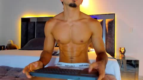 Santiago Seans online show from 03/12/25, 04:13