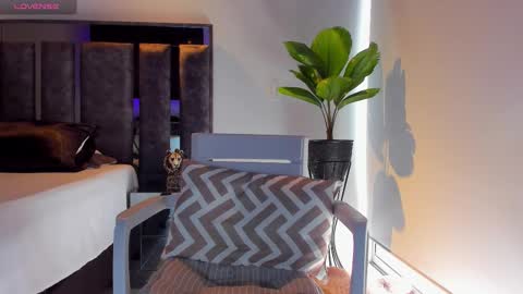 Snapshot of santin_seans chatting on 10/14/25, 01:34 Santiago Seans online show from 10/14/25, 01:34