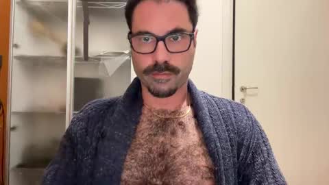 Snapshot of santopelo chatting on 12/16/25, 02:33 santopelo online show from 12/16/25, 02:33