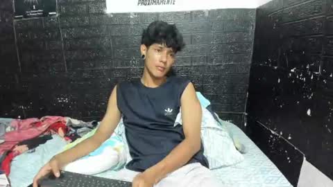 Snapshot of santos_xd chatting on 06/12/26, 04:00 santos online show from 06/12/26, 04:00