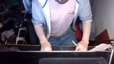 Snapshot of santuronvargas chatting on 11/30/25, 07:56 santuronvargas online show from 11/30/25, 07:56