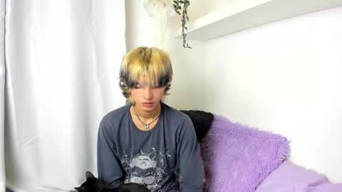 kitty online show from 12/04/24, 06:44