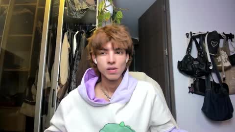 kitty online show from 02/04/25, 01:34