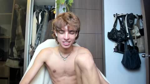 kitty online show from 02/04/25, 04:37