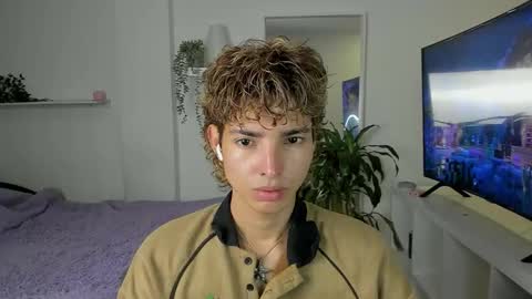 kitty online show from 09/23/25, 11:41