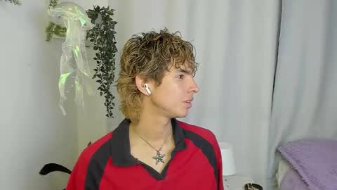 kitty online show from 10/08/25, 03:15