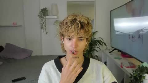 kitty online show from 10/20/25, 04:24