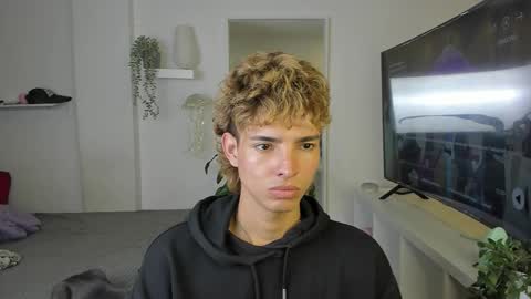 kitty online show from 11/06/25, 02:01