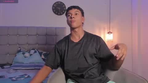 Snapshot of santy_stump chatting on 11/02/25, 09:06 santy_stump online show from 11/02/25, 09:06