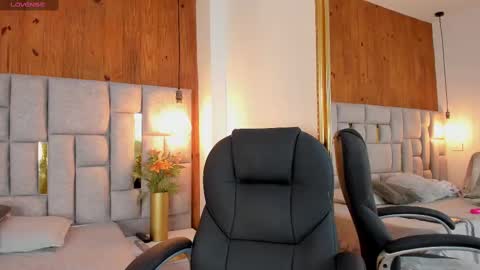 Snapshot of saori_newman chatting on 09/16/25, 11:55 Saori online show from 09/16/25, 11:55