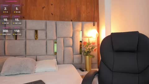 Snapshot of saori_newman chatting on 10/03/25, 12:02 Saori online show from 10/03/25, 12:02