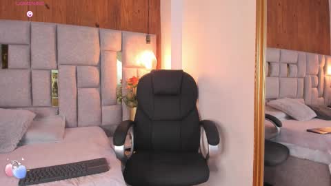 Snapshot of saori_newman chatting on 10/17/25, 12:08 Saori online show from 10/17/25, 12:08