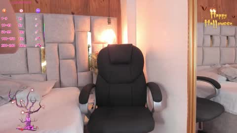 Snapshot of saori_newman chatting on 10/28/25, 11:36 Saori online show from 10/28/25, 11:36