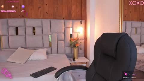 Snapshot of saori_newman chatting on 11/06/25, 11:55 Saori online show from 11/06/25, 11:55