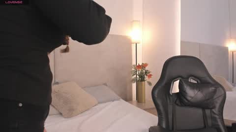 Snapshot of saori_newman chatting on 11/08/25, 11:54 Saori online show from 11/08/25, 11:54