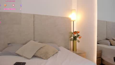 Snapshot of saori_newman chatting on 11/11/25, 12:05 Saori online show from 11/11/25, 12:05