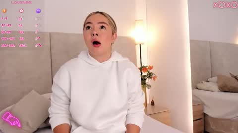 Snapshot of saori_newman chatting on 11/13/25, 11:53 Saori online show from 11/13/25, 11:53